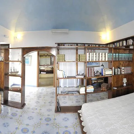 Chalet Solchiaro 프로치다